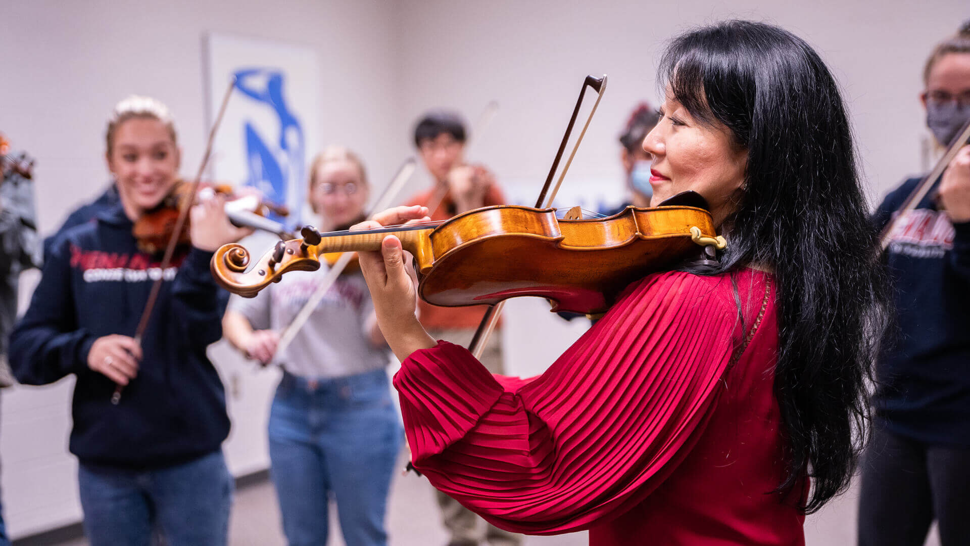 Akemi Takayama with violin students